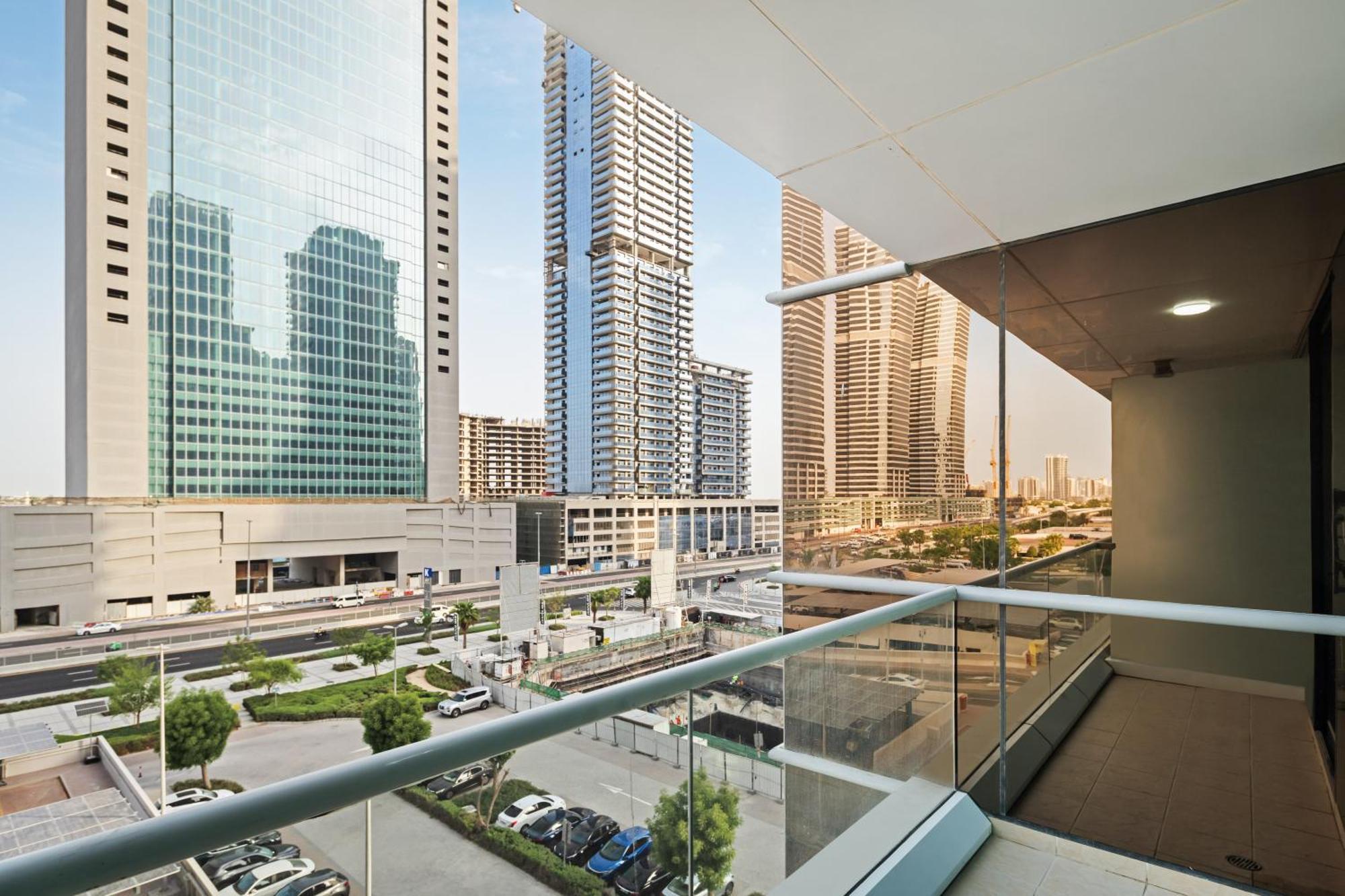 Splendid Close To Jbr *